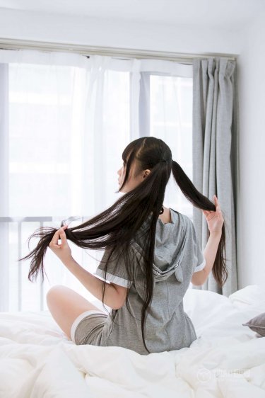 正常女的下面扒开会有小须须吗